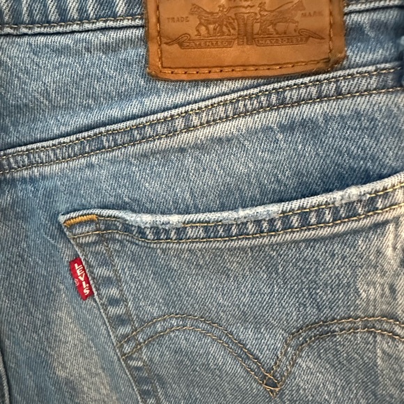 Women’s Premium Wedgie Straight Levi’s. Color - Tango Fray. Size 24. - Picture 4 of 7